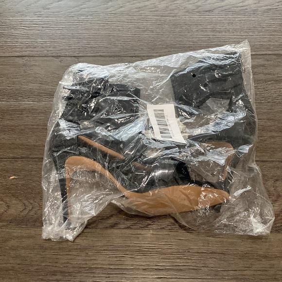 NWT BURJU Amante Thick Ankle Strap Heeled Sandals | Black | size 11 - Picture 2 of 9